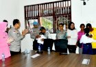 Kapolda-NTT-Beri-Kejutan-Haru,-Pertemukan-Dua-Siswa-SMR-19-dengan-Orang-Tua-Mereka