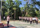 Pimpin-Langsung-Apel-Pagi-di-Polsek-Ndona,-Kapolres-Ende-Berikan-Motivasi-Hingga-Fasilitas-Pangkas-Rambut-Gratis-untuk-Anggota