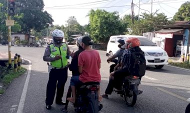 Adaptasi-Kebiasaan-Baru,-Satlantas-Polres-Ende-Imbau-Pengendara-Gunakan-Helm-dan-Masker-Demi-Keselamatan