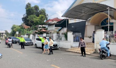 Polres-Ende-Laksanakan-Pengamanan-Ibadah-Misa-Minggu-di-Sejumlah-Gereja