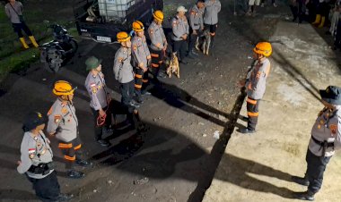 Tim-K9-yang-Dikerahkan-oleh-Kapolda-NTT-Telah-Tiba-di-Kecamatan-Mauponggo,-Kabupaten-Nagekeo-untuk-Membantu-Pencarian-Korban-yang-Hilang-Akibat-Banjir-Bandang