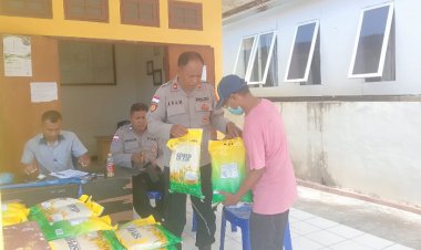 Polres-Ende-Kembali-Salurkan-10-Ton-Beras-kepada-Masyarakat-Lewat-Program-Gerakan-Pangan-Murah