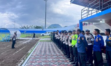 Polres-Ende-Laksanakan-Pengamanan-Pertandingan-Pra-ETMC-2025-di-Stadion-Marilonga