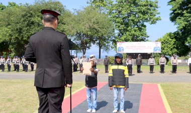 Upacara-Hari-Sumpah-Pemuda-Ke-97-di-Polres-Ende:-Polri-Bersinergi-dengan-Ojol-dan-Buruh-Jadi-Pelopor-Kamtibmas