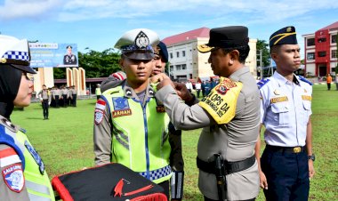 Wakapolda-NTT-Pimpin-Apel-Gelar-Pasukan-Operasi-Lilin-Turangga-2025,-Siap-Amankan-Natal-2025-dan-Tahun-Baru-2026
