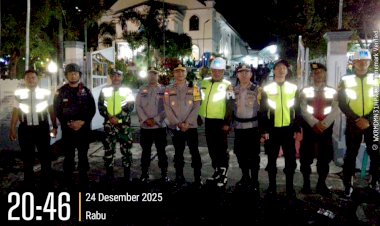 Pastikan-Masyarakat-Beribadah-Malam-Natal-Aman,-Wakapolres-Ende-Pantau-Langsung-Pengamanan-Gereja