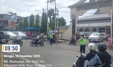 Jaga-Ibadah-Minggu-Pagi,-Personel-Polres-Ende-Lakukan-Pangamanan-di-Seluruh-Gereja-dalam-Kota-Ende