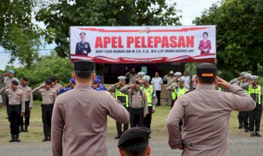 Momen-Haru-dan-Penuh-Harapan-di-Apel-Farewell-Pelepasan-AKBP-I-Gede-Ngurah-Joni-Mahardika-di-Polres-Ende
