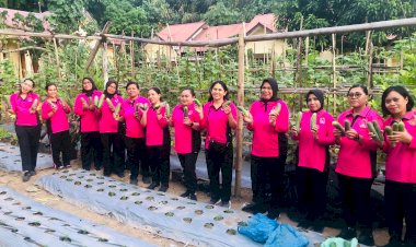 Dukung-Ketahanan-Pangan,-Bhayangkari-Ranting-Ndona-Sulap-Pekarangan-Jadi-Lahan-Penghasilan-dan-Gizi