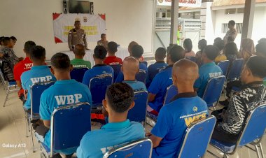 Dengarkan-Suara-Warga-Binaan-Balik-Jeruji,-Polres-Ende-Gelar-Jumat-Curhat-di-Lapas-Kelas-IIB