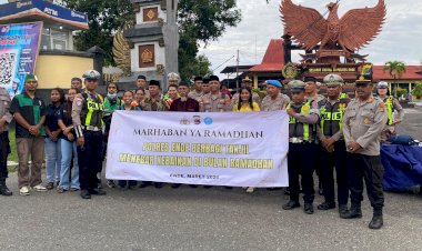 Tabur-Kebaikan-di-Bulan-Suci-Ramadhan,-Polres-Ende-Gandeng-Tokoh-Agama,-Mahasiswa-dan-Ojol-Bagikan-Takjil