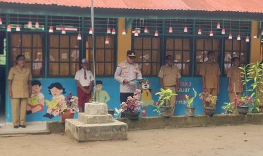 Tanamkan-Disiplin-Sejak-Dini,-Kapolsek-Wolowaru-Jadi-Irup-dan-Beri-Pelatihan-kepada-Siswa-SD-Katolik-Wololele-B