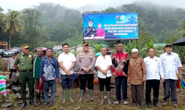 Peletakan-Batu-Pertama-Pembangunan-Mushola-hingga-Serap-Aspirasi,-Kapolres-Ende-Kunker-ke-Polsek-Wolowaru
