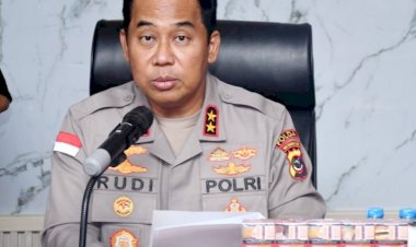 Kapolda-NTT-Pimpin-Langsung-Konferensi-Pers,-Jaringan-Rokok-Ilegal-Internasional-di-Perbatasan-RI-RDTL-Berhasil-Dibongkar