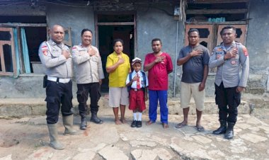 Viral-karena-Kaos-Kaki-dari-Arang,-Siswa-di-TTS-Dapat-Bantuan-Perlengkapan-Sekolah-dari-Kapolda-NTT