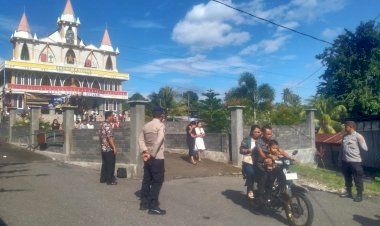 Sinergi-Polres-Ende-Amankan-Misa-Minggu-Pagi-di-Gereja-Santo-Donatus-Bhoanawa,-Ratusan-Jemaat-Beribadah-Khidmat