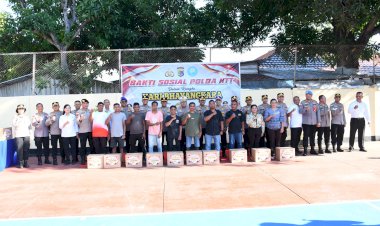Kapolda-NTT-Bagikan-100-Paket-Sembako,-Wujud-Kepedulian-Polri-kepada-Masyarakat-di-HUT-Bhayangkara-ke-80