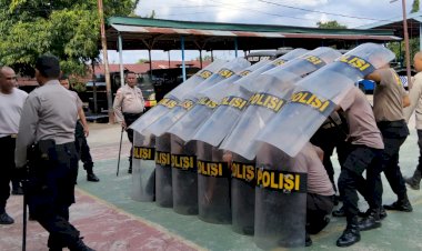 Asah-Kesiapan-Operasional,-Sat-Samapta-Polres-Ende-Gelar-Latihan-Peningkatan-Kemampuan-Dalmas