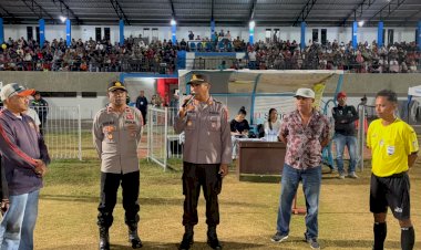Junjung-Tinggi-Sportivitas,-KabagOps-Polres-Ende-Imbau-Suporter-Lio-Timur-dan-Wolowaru-Jaga-Kondusivitas-Bupati-Ende-Cup-2026
