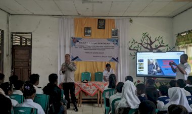Tanamkan-Disiplin-Sejak-Dini,-Kapolsek-Wolowaru-Edukasi-Ratusan-Siswa-SMPN-Satu-Atap-Woloara-tentang-Tertib-Berlalu-Lintas