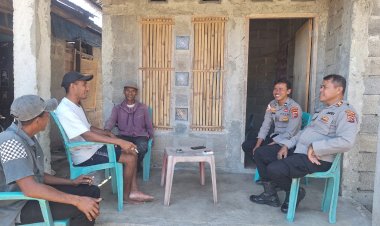Hadirkan-Rasa-Aman,-Kapolsek-Maurole-Polres-Ende-Polda-NTT-Sambangi-Tokoh-Masyarakat-di-Dusun-Detuwane
