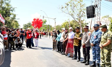 Kapolda-NTT-Hadiri-Pawai-Pembangunan-2026,-69-Tim-Tampilkan-Wajah-Keberagaman-NTT