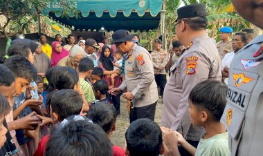 Senyum-Anak-Anak-Watukamba-Kembali-Mewarnai-Tenda-Pengungsian:-Polres-Ende-Terjunkan-Tim-Trauma-Healing-Pasca-Gempa-di-Flores