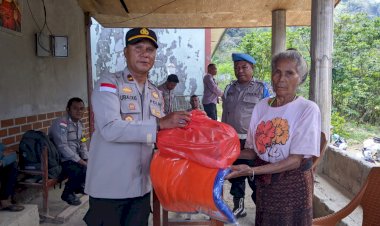 Polres-Ende-dan-Pemda-Salurkan-Bantuan-Utama-untuk-Warga-Terdampak-Gempa-di-Likanaka-Wolowaru