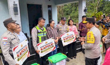 Tiga-Personel-Polres-Ende-Terima-Bantuan-Renovasi-Rumah-dari-Kapolri-dan-Kapolda-NTT