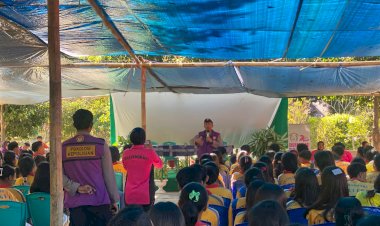 Gelar-Trauma-Healing-di-SMAK-Syuradikara,-Tim-Psikologi-Polda-NTT-dan-Jatim-Pulihkan-Mental-350-Pelajar