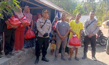 Dukung-Pemulihan-Pasca-Gempa,-Polsek-Ende-Salurkan-Bantuan-kepada-Warga-Terdampak