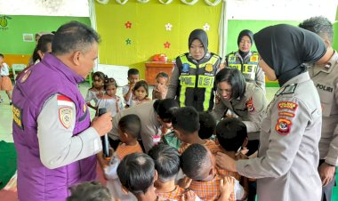Kembalikan-Keceriaan-Anak-TK,-Polwan-Polres-Ende-Polda-NTT-Hadirkan-Trauma-Healing-dan-Dongeng-Ceria