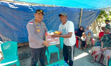 Kapolres-Ende-Salurkan-Bantuan-Sosial-dari-Polres-TTU-untuk-Warga-Terdampak-Gempa-di-Tetandara-Ende
