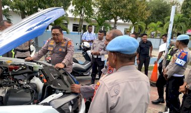 Pasca-Gempa-Flores,-Kapolres-Ende-Cek-Langsung-Kelayakan-Seluruh-Kendaraan-Dinas