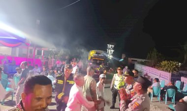 Polres-Ende-Polda-NTT-Kawal-53-Pesta-Komuni-Suci-Pertama-Hingga-Dini-Hari,-Pastikan-Ende-Tetap-Aman-dan-Kondusif