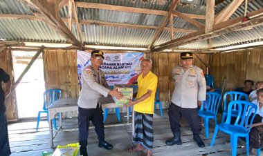 Polres-Ende-Polda-NTT-Terus-Salurkan-Bantuan-Sosial-untuk-Warga-Terdampak-Gempa-di-Kelurahan-Onelako-Ndona