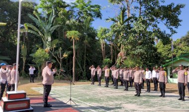 Pimpin-Langsung-Apel-Pagi-di-Polsek-Ndona,-Kapolres-Ende-Berikan-Motivasi-Hingga-Fasilitas-Pangkas-Rambut-Gratis-untuk-Anggota
