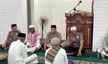 Dengarkan-Curhat-Warga-Soal-Miras-Hingga-Judol,-Polres-Ende-Gelar-Subuh-Keliling-di-Masjid-Jami-Nur-Al-Shidiq-Saraboro
