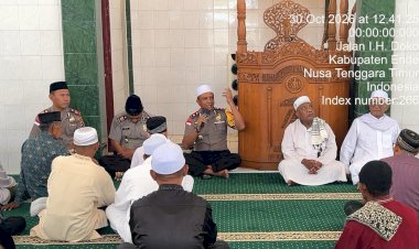 Waka-Polres-Ende-Polda-NTT-Sambangi-Warga-Lewat-Sholat-Jumat-Keliling,-Tokoh-Masyarakat-Curhat-Soal-Peredaran-Miras