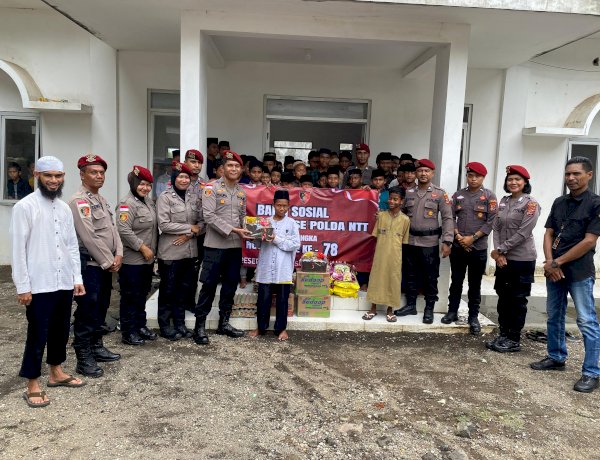 Sebar Kebaikan di Hari Ulang Tahun ke-78, Satreskrim Polres Ende Salurkan Bantuan Sosial ke Ponpes Al-Ilmu
