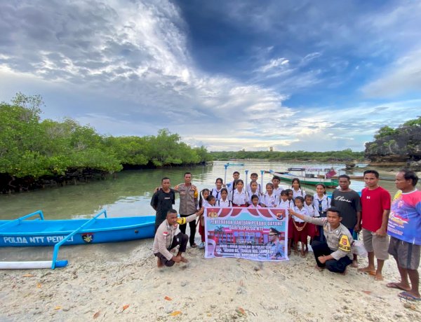 Perahu Harapan dari Kapolda NTT untuk Pelajar Pesisir Rote Ndao