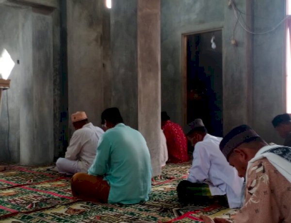 Melalui Kegiatan Jum'at Berkah, Kapolsek Pulau Ende Ajak Warga Jaga Iman dan Taqwa serta Jaga Kamtibmas