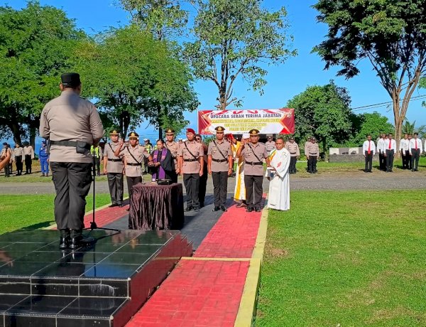 Kapolres Ende pimpin Upacara Serah Terima Empat Pejabat Baru