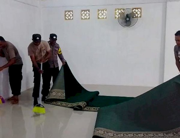 Awal Bulan Ramadhan, Polsek Pulau Ende Polres Ende Polda NTT Bersama Warga Kompak Gelar Aksi Indonesia Asri