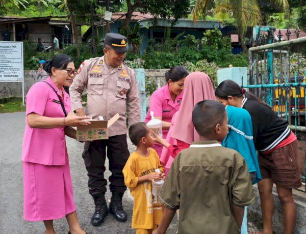 Indahnya Berbagi, Polsek Ndona Tebar Kebaikan Lewat Berbagi 150 Cup Takjil Berbuka Puasa kepada Pengendara dan Warga