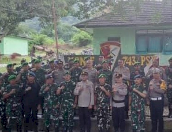 Pererat Sinergitas, Pejabat Utama Polres Ende Hadiri Halal Bihalal di Kompi Senapan C Yonif 743/YPS