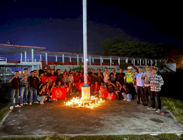 Gabungan Personel Polres Ende Kawal Aksi 1000 Lilin Mahasiswa PMKRI