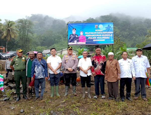 Peletakan Batu Pertama Pembangunan Mushola hingga Serap Aspirasi, Kapolres Ende Kunker ke Polsek Wolowaru
