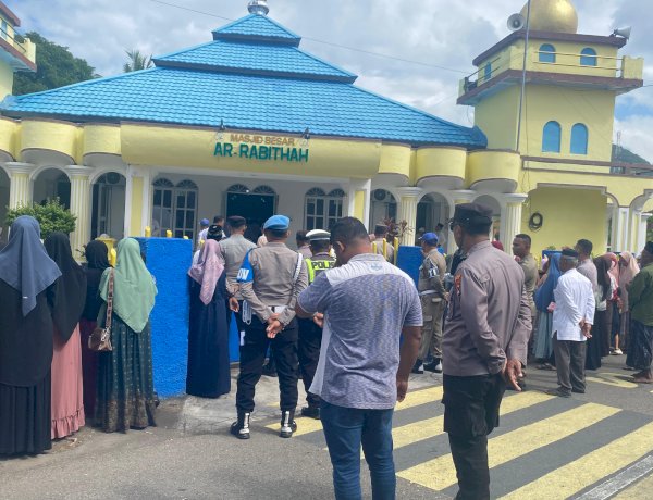 Pastikan Keamanan dan Kenyamanan, KabagOps Polres Ende Pimpin Pengamanan Keberangkatan Calon Jamaah Haji