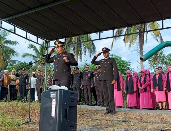 Penghormatan Terakhir bagi Sang Bhayangkara, Tangis dan Haru Iringi Pemakaman Aipda Hassan Basrin Nggasi di Ende